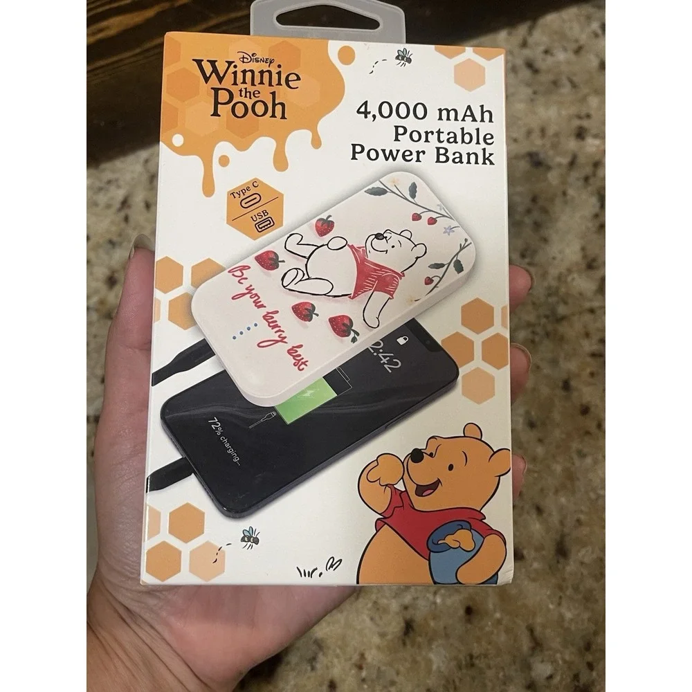 NEW, DISNEY WINNIE THE POOH 4000 Mah Portable Charger Power Bank